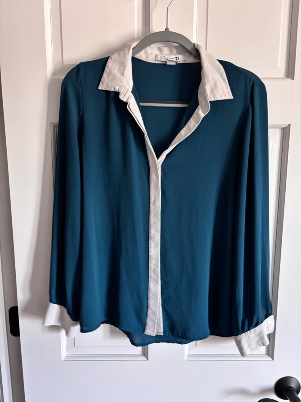 Forever 21 Teal Button-Down Shirt with White Trim Size Medium